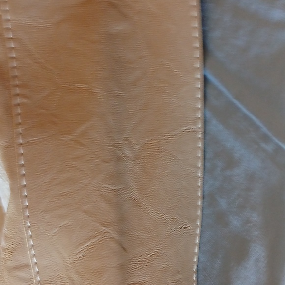 ✨️✨️✨️Rosetti leather handbag. 8x12--4 in deep - Picture 7 of 7